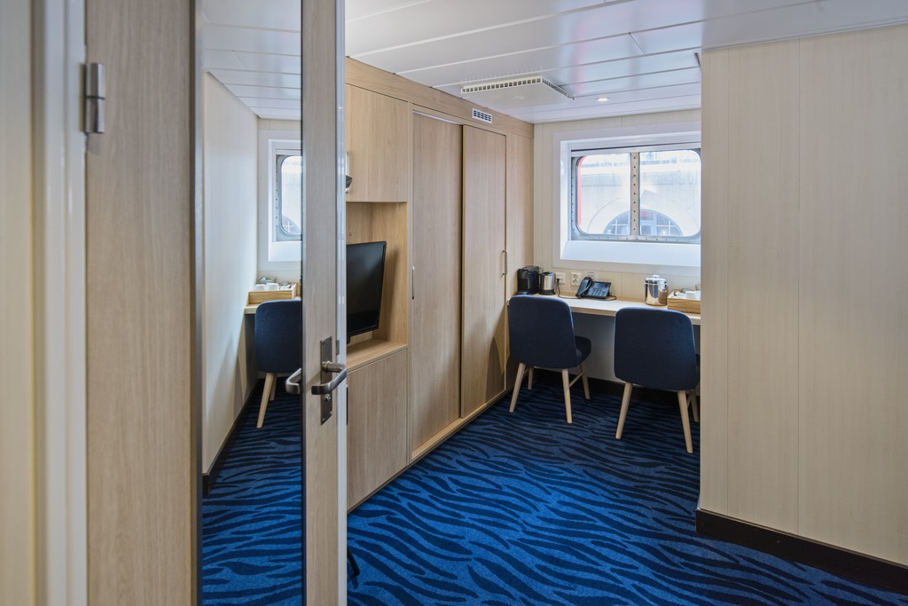 Hurtigruten MS Spitsbergen Expedition Mini Suite 1.jpg